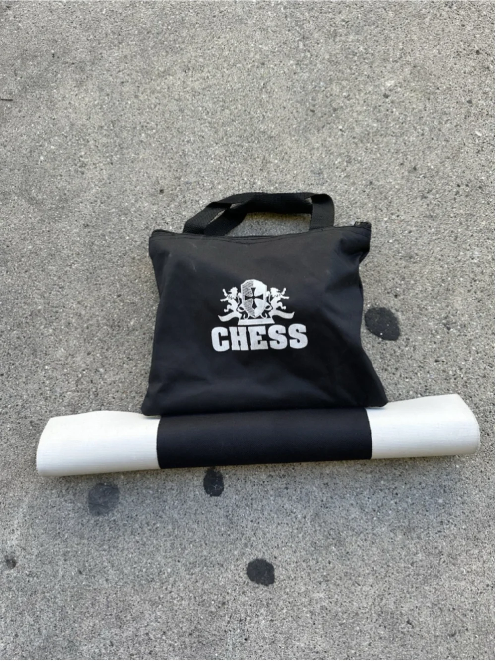Plastic Chess Set Roll-Up Green & White Board, Black & White Pieces, Bag